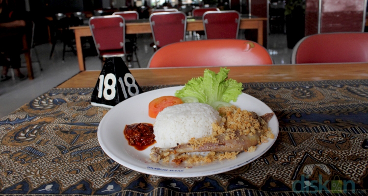 Ayam Goreng Mbok Berek, Kelezatan dibalik Kesederhanannya Jogja