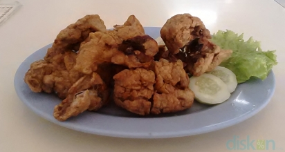 Ayam Ngo Hiang dan Kamar Bola Lezat dari RM. Gajah Jaya