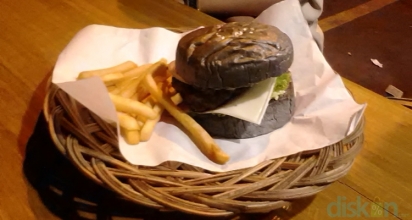 Burger Hot S, Burger Lezat dengan Cita Rasa Pedas Menggigit