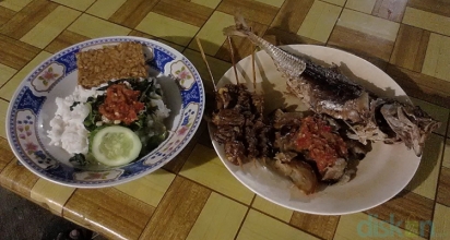 Kelezatan Menu Sederhana Nasi Tempong dari Warung Samun