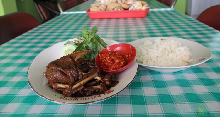 Lezatnya bebek Bacem Prambanan Racikan Ny. Suwarni Jogja