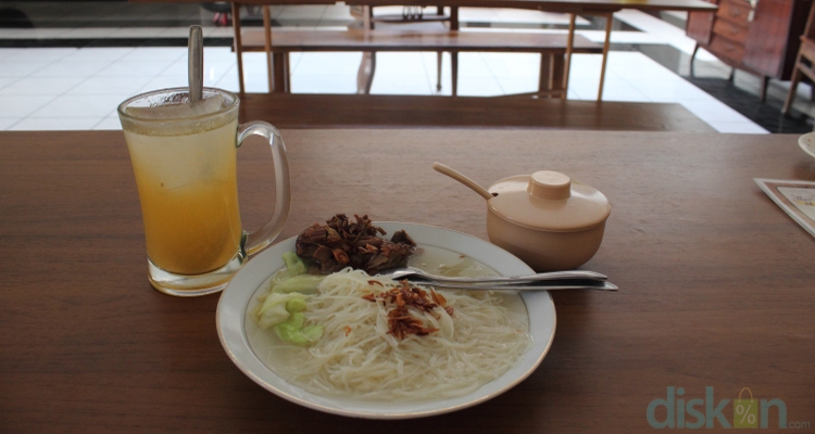 Mencicipi Kesegaran Sop Bihun plus Empal di Sop Empal Jogja