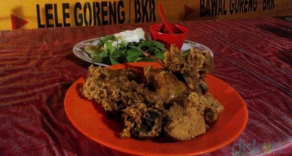 Menikmati Burung Puyuh Goreng, Tahu, Tempe, dan Terong Crispy ala Lesehan Jeng Lastri