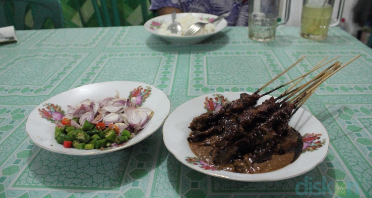 Menyantap Kelezatan Sate Ayam Racikan Pak Syarif Jogja