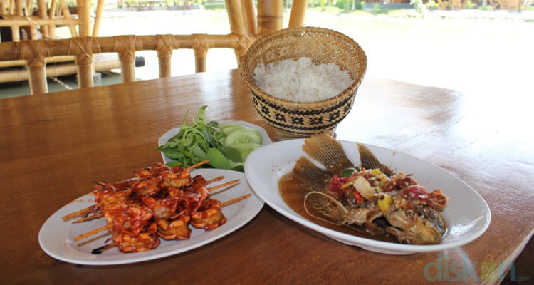 Menyantap Udang Bakar Madu Super Lezat di Gubug Makan Mang Engking Jogja