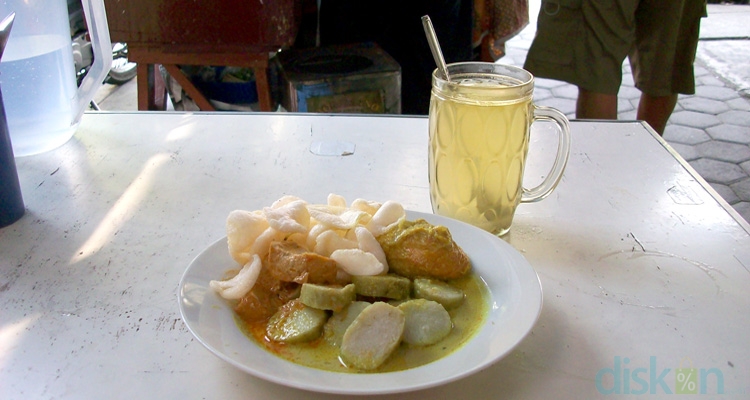 Nikmatnya Sarapan Opor Ayam di Depan UKDW Jogja