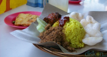 Nikmatnya Sarapan Pagi di Nasi Kuning Babarsari