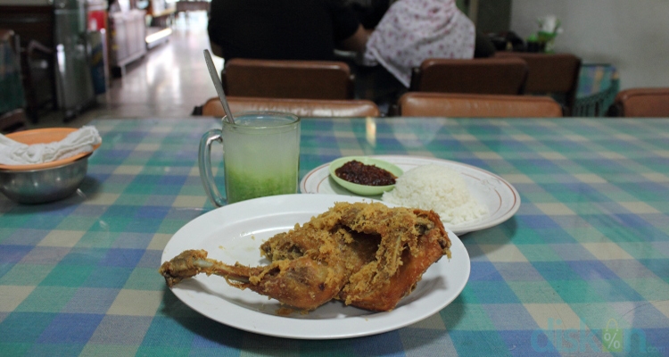 Ny. Suharti, Jagonya Ayam Goreng dari Jogja Jogja