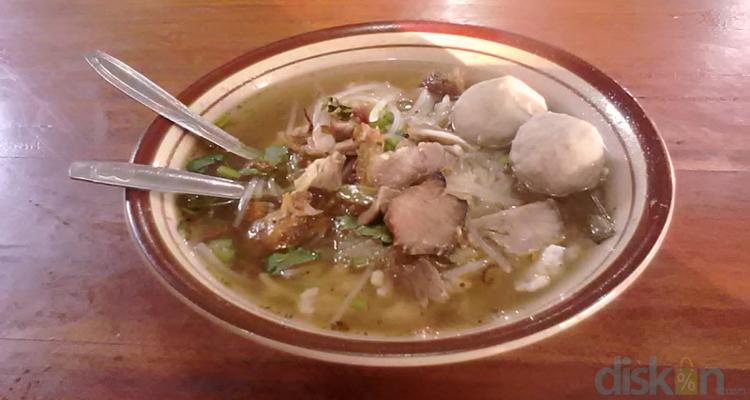 Semangkuk Soto Bakso Lezat nan Menyegarkan Racikan Pak Tejo Jogja