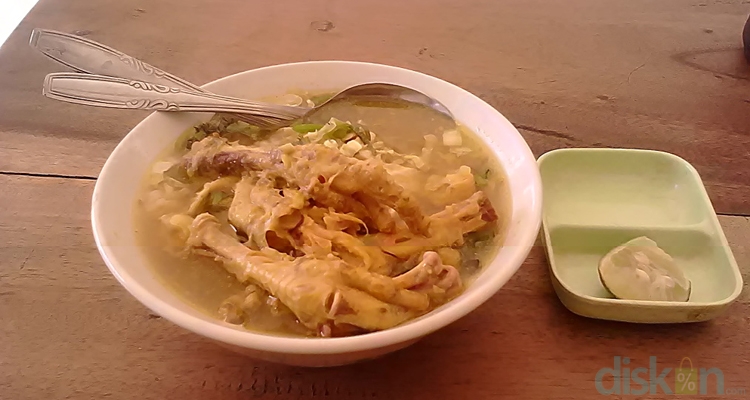 Seporsi Soto Ceker, Pisang Goreng Buraka, dan Secangkir Kopi di Warung Kopi Bardiman. Jogja