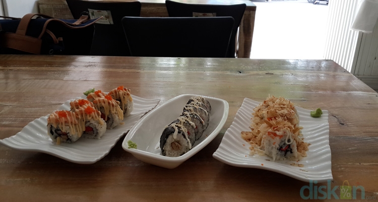 Sushi Kaki Lima, Kelezatan Menyantap Sushi dengan Harga Warung Kaki Lima Jogja